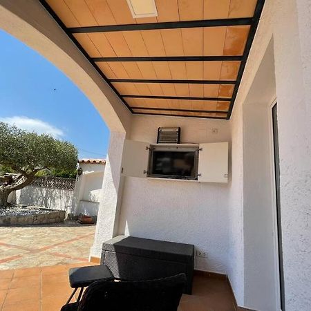 Villa Cozy Empuriabrava Piscina Privada Eksteriør bilde