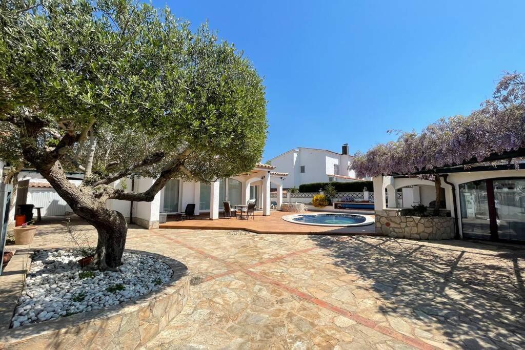 Villa Cozy Empuriabrava Piscina Privada Eksteriør bilde