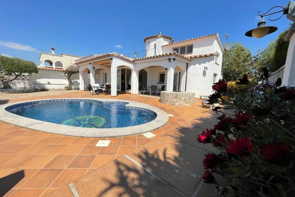 Villa Cozy Empuriabrava Piscina Privada Eksteriør bilde