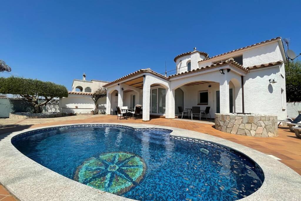 Villa Cozy Empuriabrava Piscina Privada Eksteriør bilde